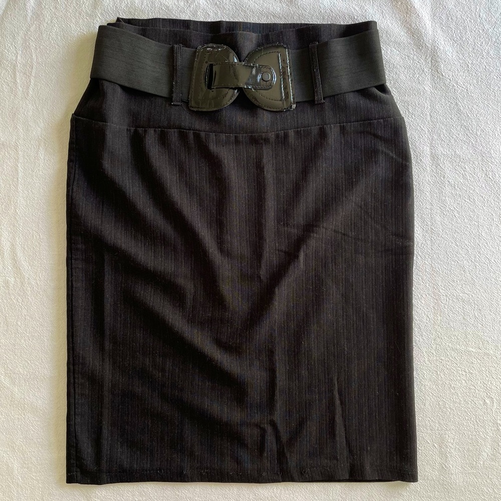 Woman’s black Windsor pencil skirt with belt.